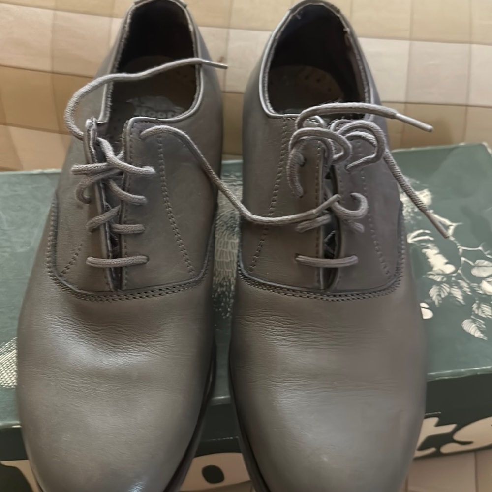 Mens Roots shoe Gray. Like New